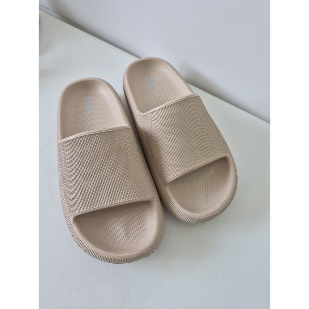 Mia & Tess Cloud Slides  Women's  Size‎ 6M